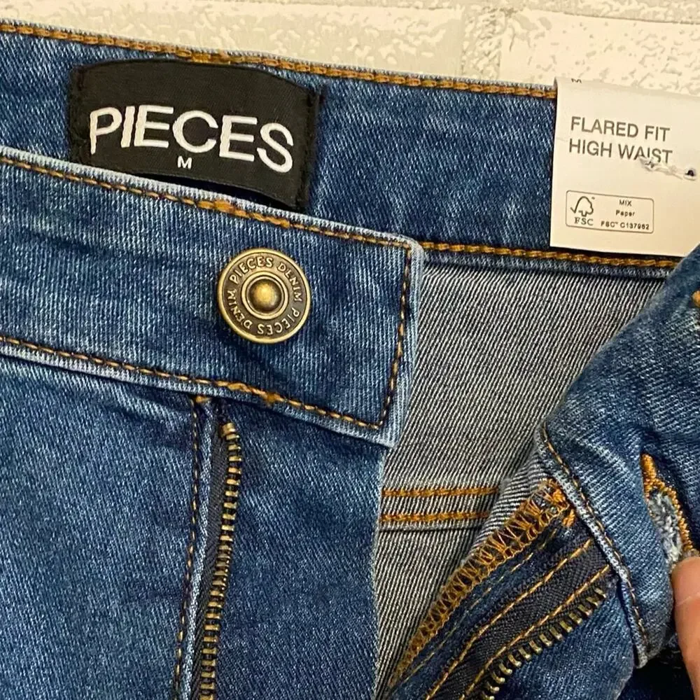 NWT $70 Pieces UK Denim Flare Fit High Waist Jeans MED NEW